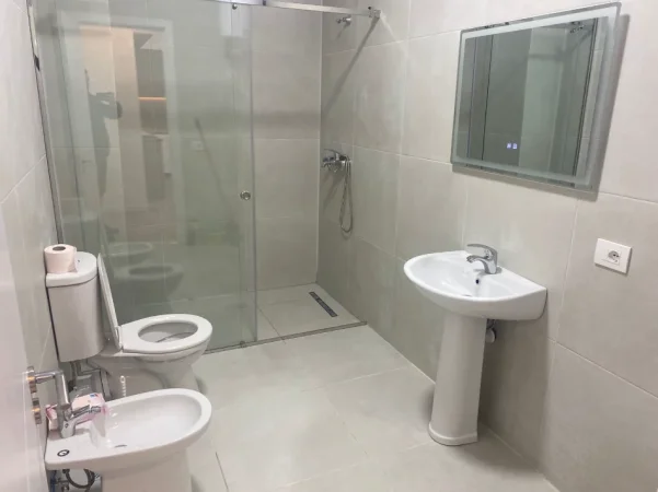 Tirane, jepet me qera apartament 3+1 Kati 3, 117 m² 57.000 € (Rrethi Ullirit)