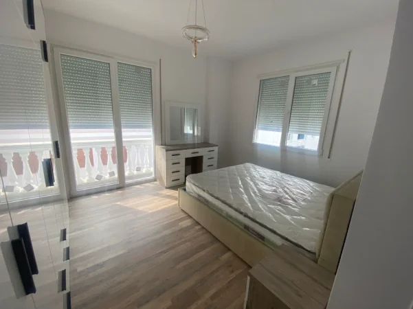 Tirane, jepet me qera apartament 3+1 Kati 3, 117 m² 57.000 € (Rrethi Ullirit)