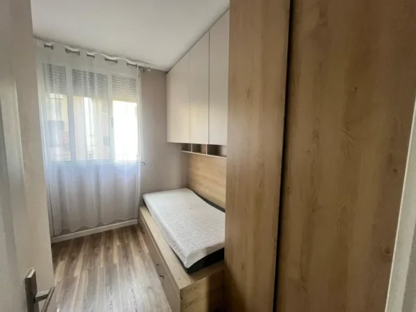 Durres, jepet me qera apartament 2+1 Kati 2, 70 m² 500 € (Qendër, Durrrës)