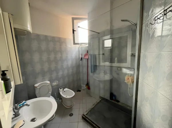 Durres, jepet me qera apartament 2+1 Kati 2, 70 m² 500 € (Qendër, Durrrës)