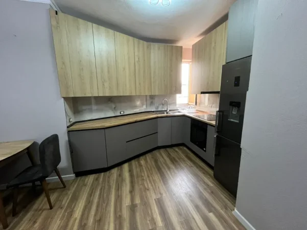 Durres, jepet me qera apartament 2+1 Kati 2, 70 m² 500 € (Qendër, Durrrës)