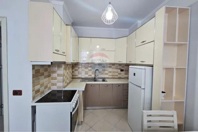 Tirane, jepet me qera apartament 1+1+Ballkon Kati 7, 65 m² 450 € (Astir)