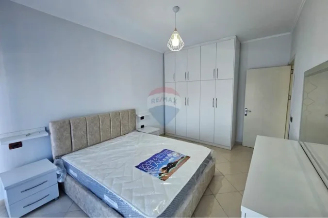 Tirane, jepet me qera apartament 1+1+Ballkon Kati 7, 65 m² 450 € (Astir)