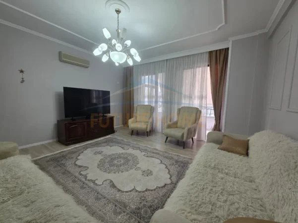 Tirane, jepet me qera apartament 2+1 Kati 7, 121 m² 680 € (Kompleksi Grand, ish Tregu Elektrik)