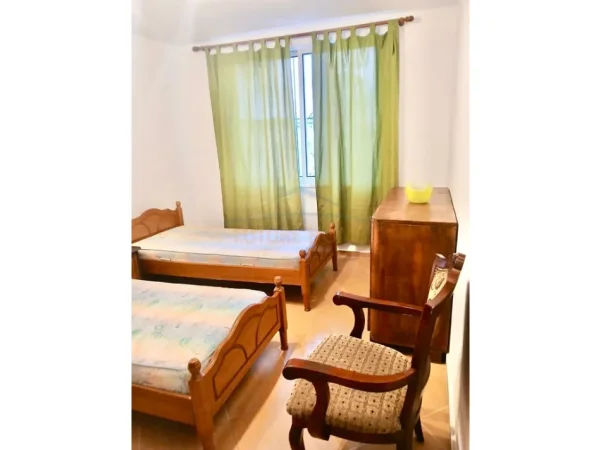 Tirane, jepet me qera apartament 1+1+Ballkon Kati 1, 64 m² 480 € (ATSH)