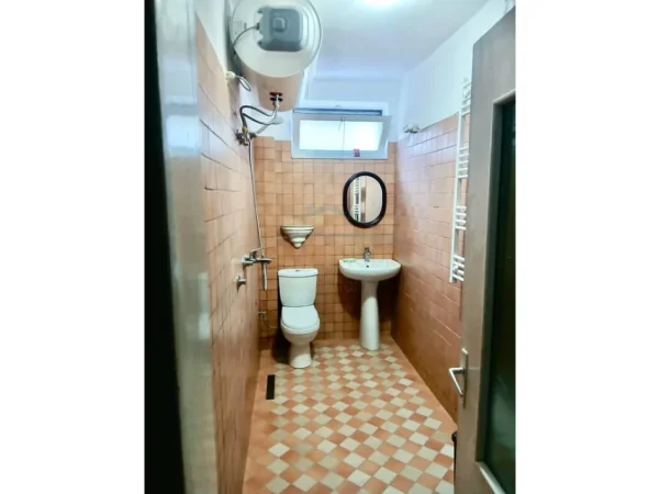 Tirane, jepet me qera apartament 1+1+Ballkon Kati 1, 64 m² 480 € (ATSH)