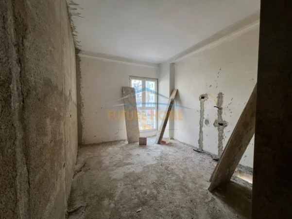 Tirane, jepet me qera ambjent biznesi Kati 1, 110 m² 2.200 € (KIKA 2 , Komuna e Parisit)