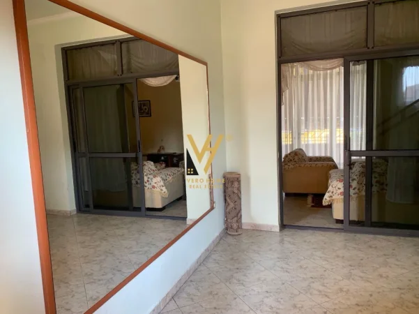 Tirane, jepet me qera apartament 2+1+Ballkon Kati 2, 150 m² 520 € (PORCELAN)