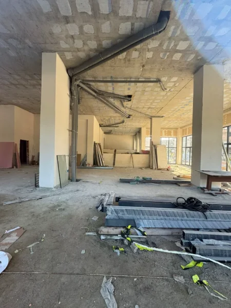 Shqiperi, jepet me qera ambjent biznesi Kati 0, 560 m² 14.000 € (DON BOSKO)