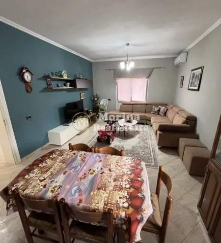 Tirane, jepet me qera apartament 2+1 Kati 3, 100 m² 450 € (Yzberisht)