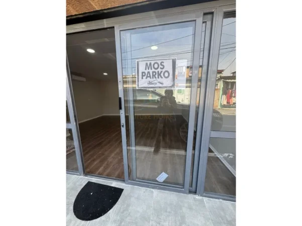 Tirane, shitet ambjent biznesi Kati 0, 40 m² 100.000 € (Laprake)