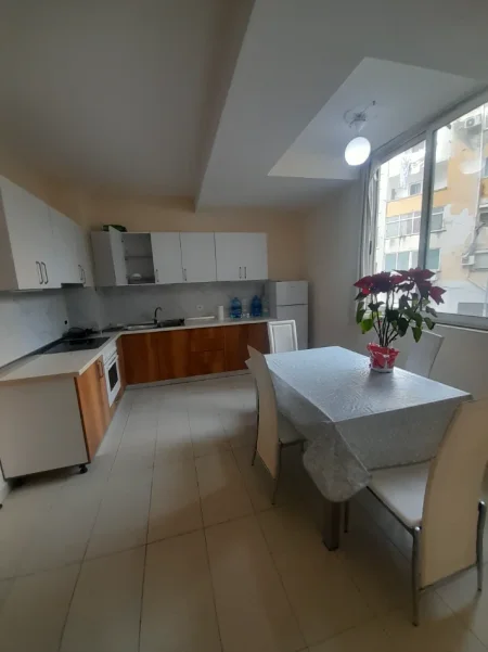 Tirane, jepet me qera apartament 2+1 Kati 2, 90 m² 50.000 Lekë te Reja, në BRRYL,Tiranë.)