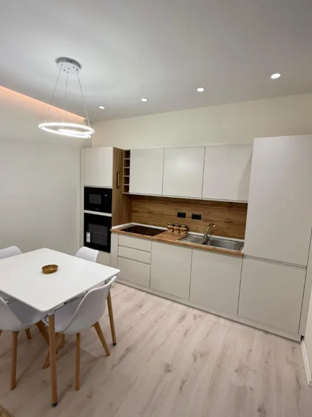 Shqiperi, jepet me qera apartament 1+1+Ballkon , 70 m² 750 € (Blloku)