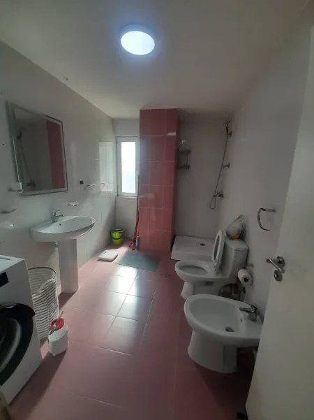 Tirane, jepet me qera apartament 2+1 Kati 2, 90 m² 50.000 Lekë te Reja, në BRRYL,Tiranë.)