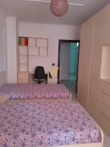 Tirane, jepet me qera apartament 2+1+Ballkon Kati 8, 112 m² 520 € (YZBERISHT)
