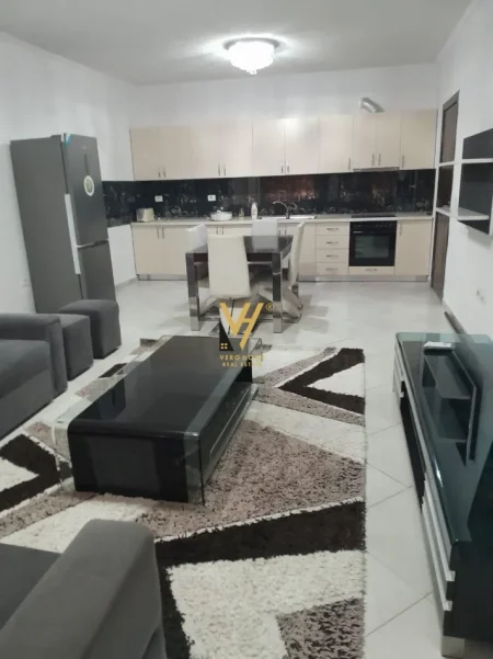 Tirane, jepet me qera apartament 2+1+Ballkon Kati 8, 112 m² 520 € (YZBERISHT)