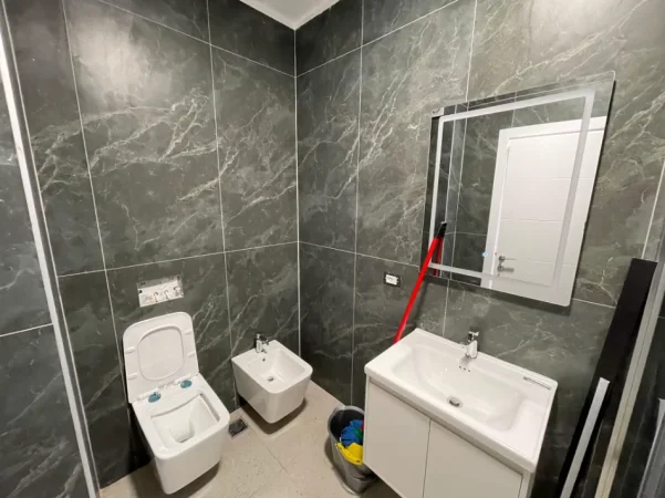 Tirane, jepet me qera apartament 1+1 Kati 5, 69 m² 700 € (Bulevardi i ri)