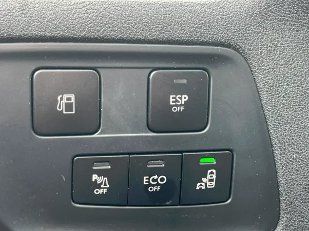 Tirane, shes makine Citroen C4 Nafte, e zeze automatik Klima 218.000 km 5.290 €