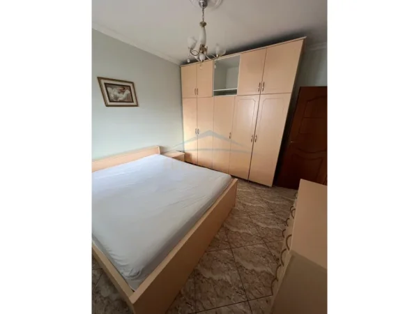 Tirane, jepet me qera apartament 2+1 Kati 2, 58 m² 400 € (Allias)