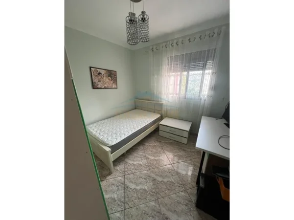 Tirane, jepet me qera apartament 2+1 Kati 2, 58 m² 400 € (Allias)