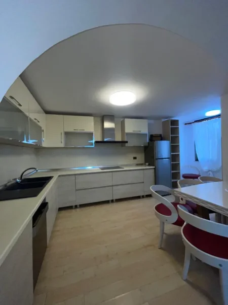 Tirane, shitet apartament 2+1+Aneks+Ballkon Kati 3, 