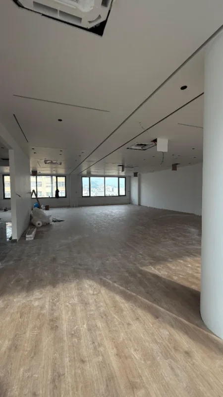 Tirane, jepet me qera zyre , 580 m² 10.002 € (Kompleksi Delijorgji)