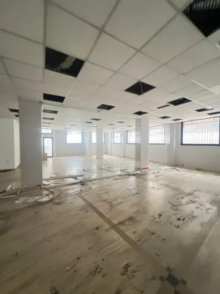 Tirane, jepet me qera ambjent biznesi Kati 0, 403 m² 7.000 € 