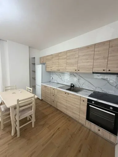 Tirane, jepet me qera ambjent biznesi Kati 2, 98 m² 750 € (rruga don bosko)