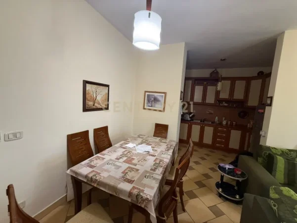 Tirane, shitet apartament 2+1+Aneks+Ballkon Kati 10, 110 m² 330.000 € (Qender)