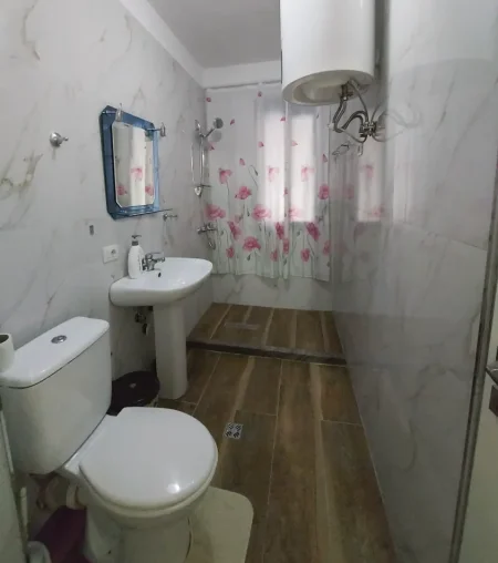 Tirane, shitet apartament 2+1+Ballkon Kati 4, 108 m² 195.000 € (Rruga 5 Maji – Pallatet Areela)