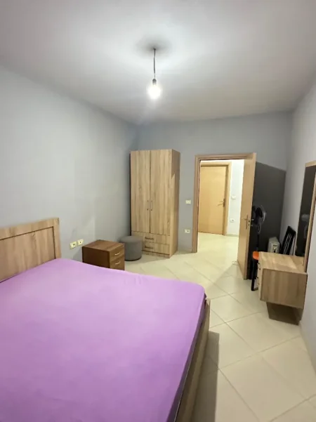 Tirane, jepet me qera apartament 1+1 Kati 2, 67 m² 450 € (rruga e zallit)