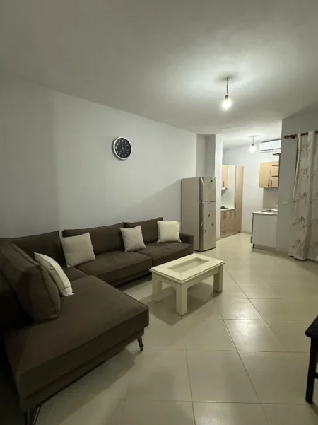 Tirane, jepet me qera apartament 1+1 Kati 2, 67 m² 450 € (rruga e zallit)