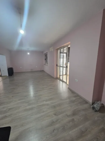 Tirane, jepet me qera zyre , 55 m² 500€ (Lidhja e Prizrenit)