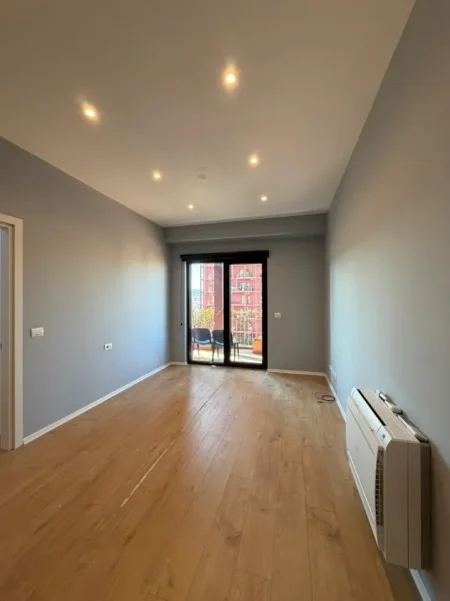 Tirane, jepet me qera zyre Kati 4, 110 m² 1.000 € (GARDEN BUILDING)