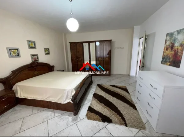 Tirane, jepet me qera apartament 1+1+Ballkon Kati 1, 140 m² 675 € (RRUGA DERHEMI,PAZARI I RI)