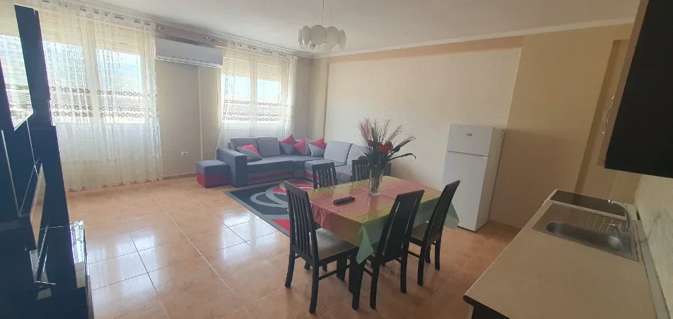 Elbasan, jepet me qera apartament 1+1 Kati 9, 70 m² 290 € (Lagja 5 Maj)