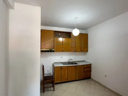 Tirane, jepet me qera apartament 2+1 Kati 8, 95 m² 350 € (Astir)
