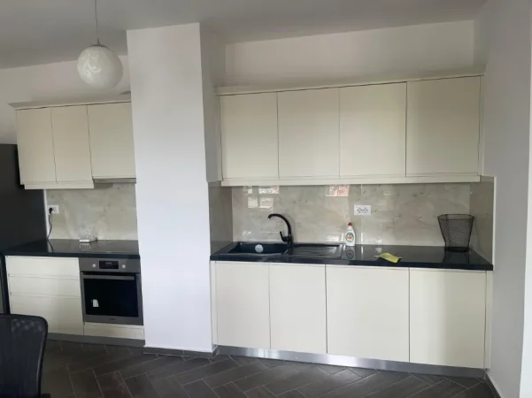 Tirane, jepet me qera zyre Kati 8, 60 m² 800 € (Myslym Shyri)