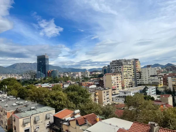 Tirane, jepet me qera zyre Kati 8, 60 m² 800 € (Myslym Shyri)
