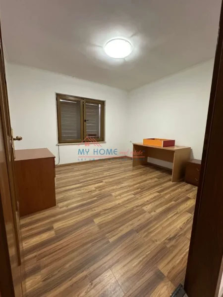 Tirane, jepet me qera zyre Kati 2, 106 m² 1.020 € (Sheshi Willson)