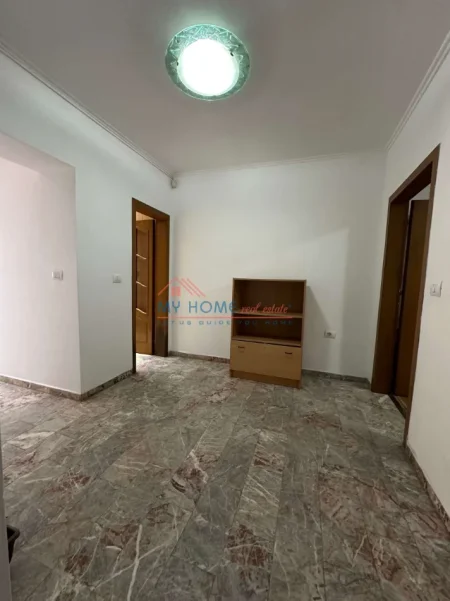 Tirane, jepet me qera zyre Kati 2, 106 m² 1.020 € (Sheshi Willson)