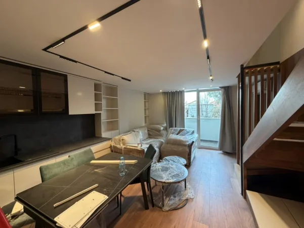 Tirane, jepet me qera apartament Dublex Kati 1, 55 m² 700 € (Golden Park 3)