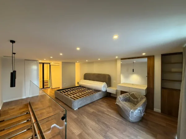 Tirane, jepet me qera apartament Dublex Kati 1, 55 m² 700 € (Golden Park 3)