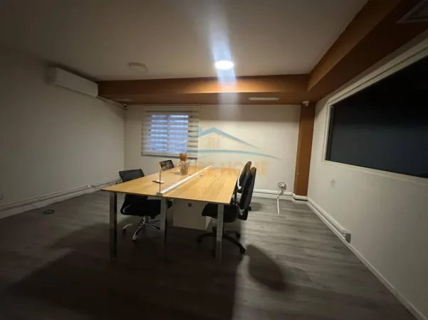 Tirane, jepet me qera ambjent biznesi Kati 1, 194 m² 3.500 € (te shkolla petronini)