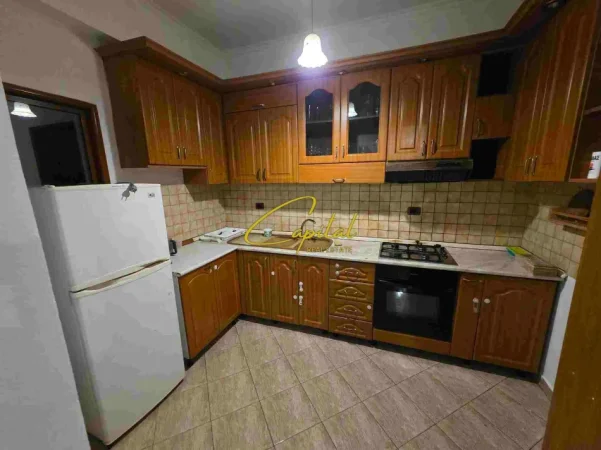 Tirane, jepet me qera apartament 2+1 Kati 1, 90 m² 450 € (RRUGA E ELBASANIT)