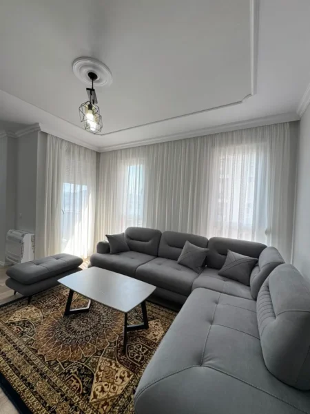 Tirane, jepet me qera apartament 2+1 Kati 3, 500 € (Univers City)