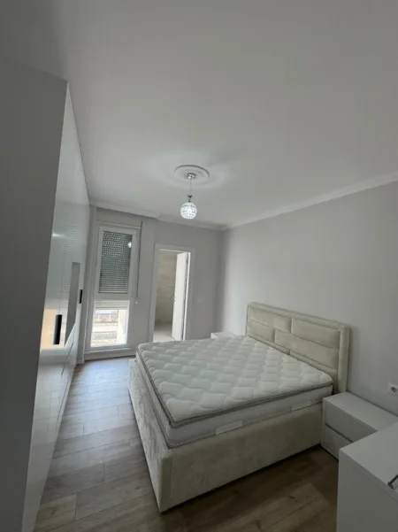Tirane, jepet me qera apartament 2+1 Kati 3, 500 € (Univers City)
