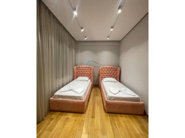 Qera, Apartament 2+1+2+Post Parkimi,Rruga Bardhyl, Tiranë.