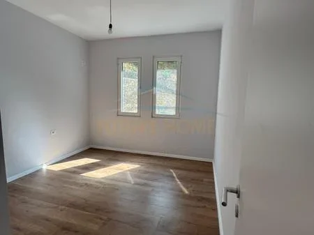 Tirane, shitet apartament 2+1 Kati 1, 91 m² 135.000 € (Rruga e Dajtit, Fresk)