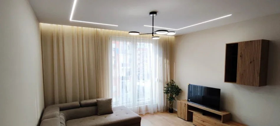 Tirane, jepet me qera apartament 1+1+Ballkon Kati 4, 75 m² 700 € (Stacioni i Trenit)